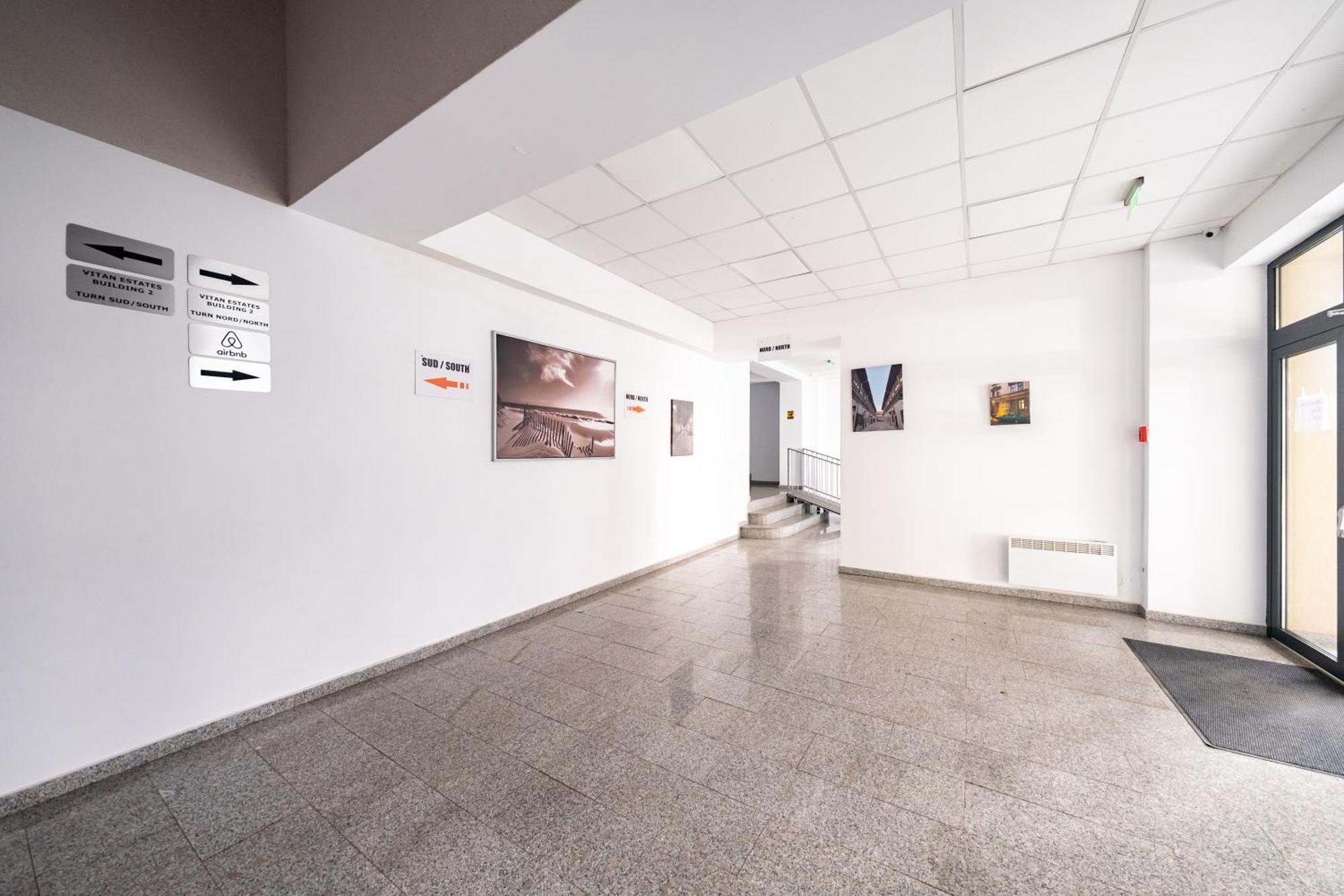 The Golden Studio - With Free Gym Bucarest Esterno foto
