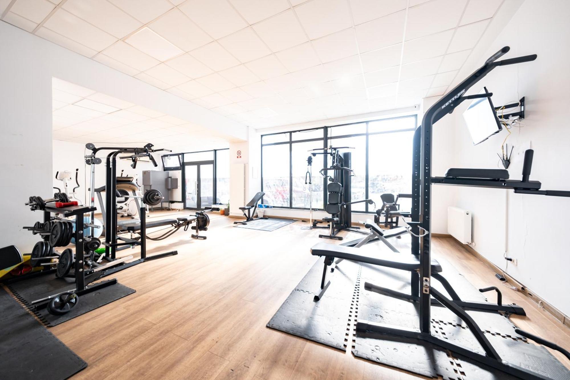 The Golden Studio - With Free Gym Bucarest Esterno foto